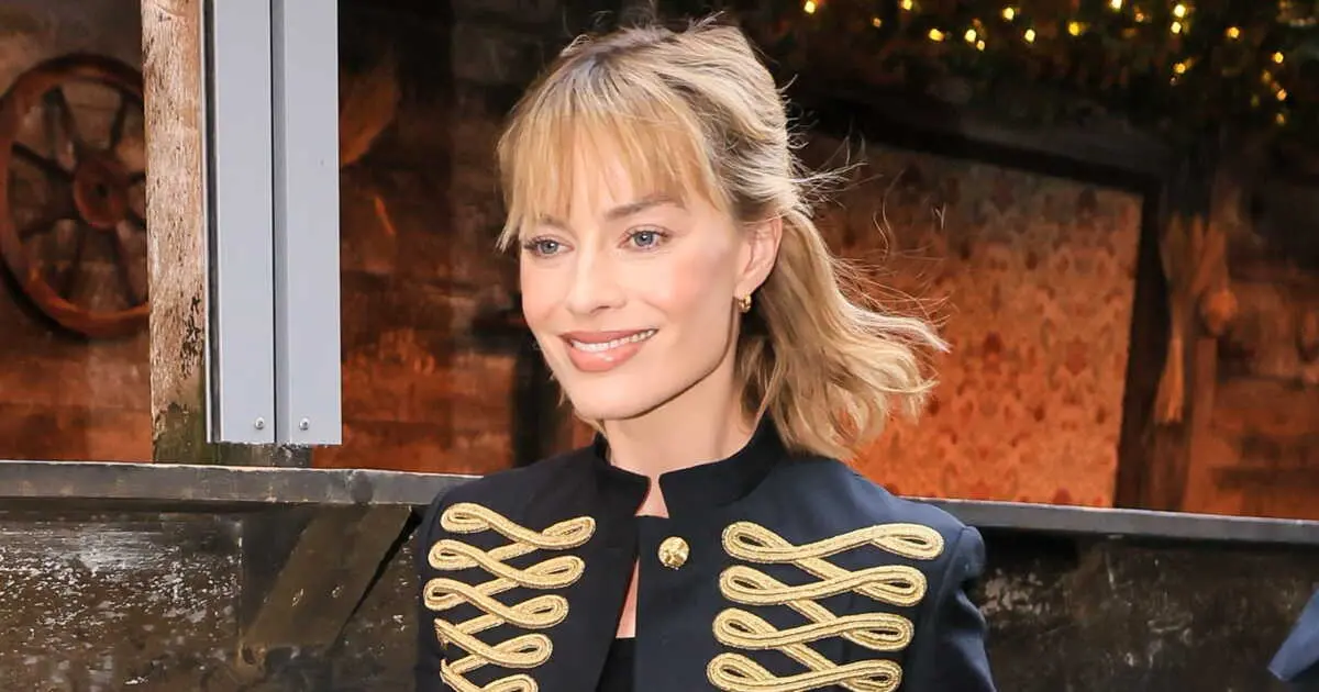 Margot Robbie adopte LA veste la plus tendance du printemps - voici notre sélection pour l’adopter